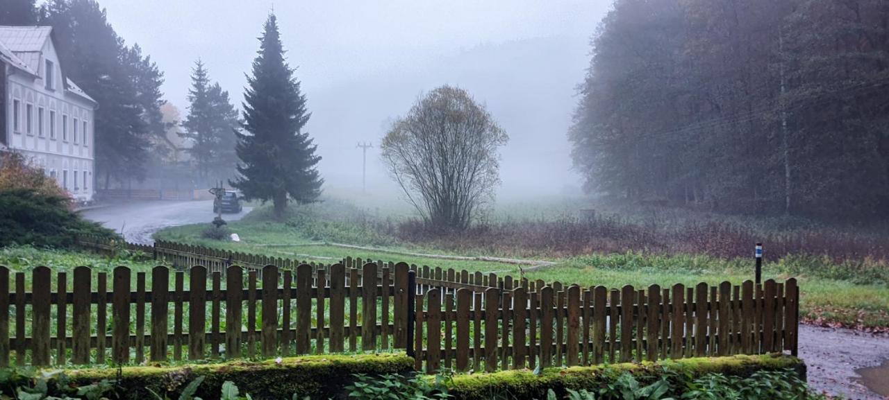 Penzion Pod Houskou Blatce Esterno foto